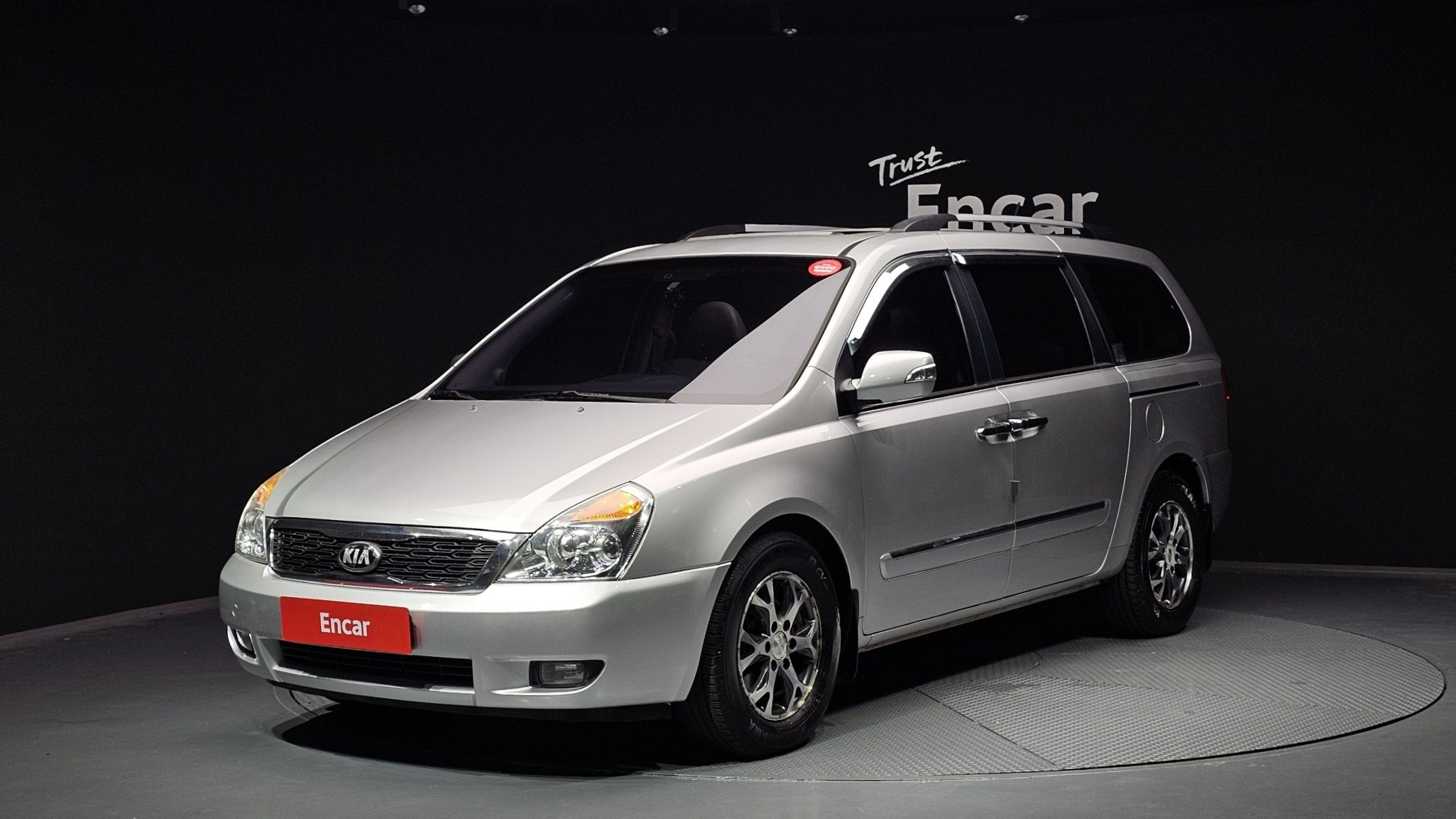 KIA CARNIVAL R 2013