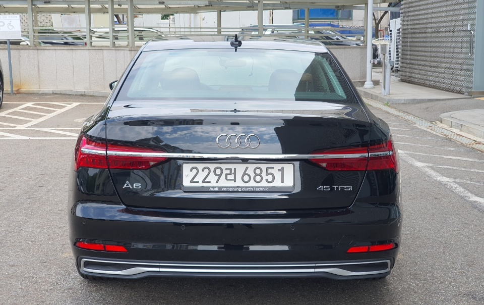 AUDI A6 C8