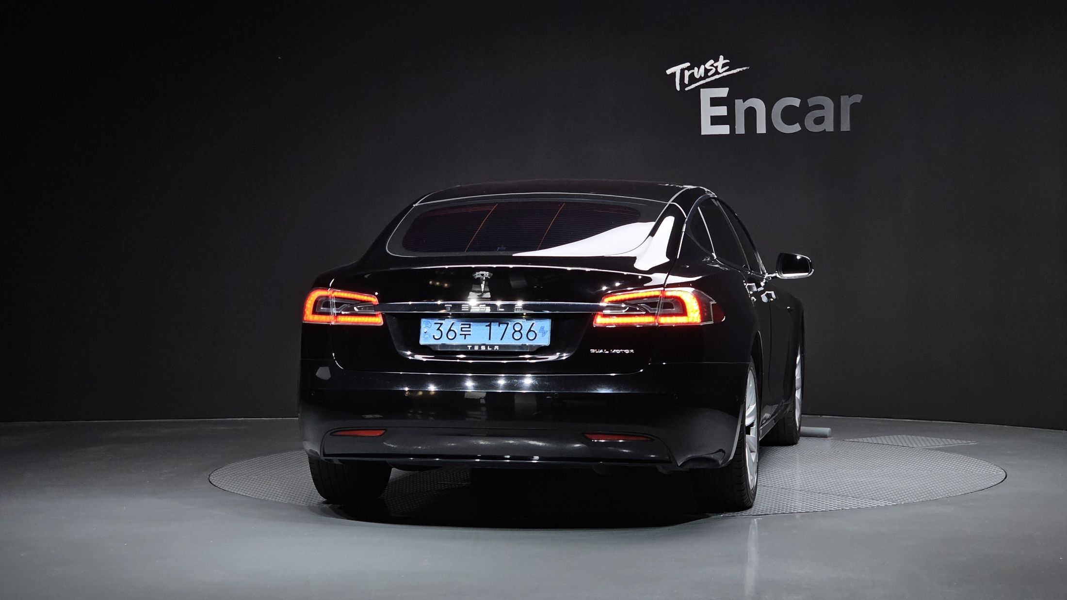 TESLA MODEL S