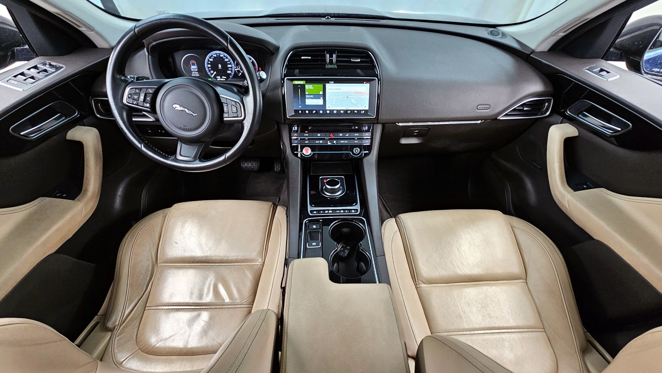 JAGUAR F-PACE 2016