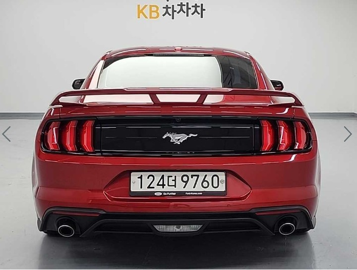 FORD MUSTANG