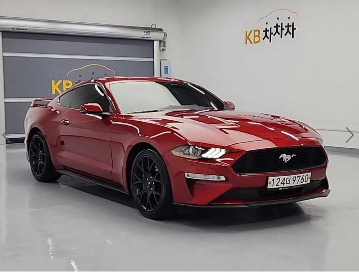 FORD MUSTANG