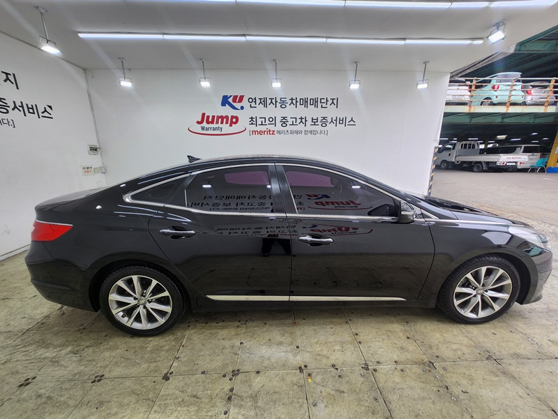 HYUNDAI GRANDEUR HG 2015