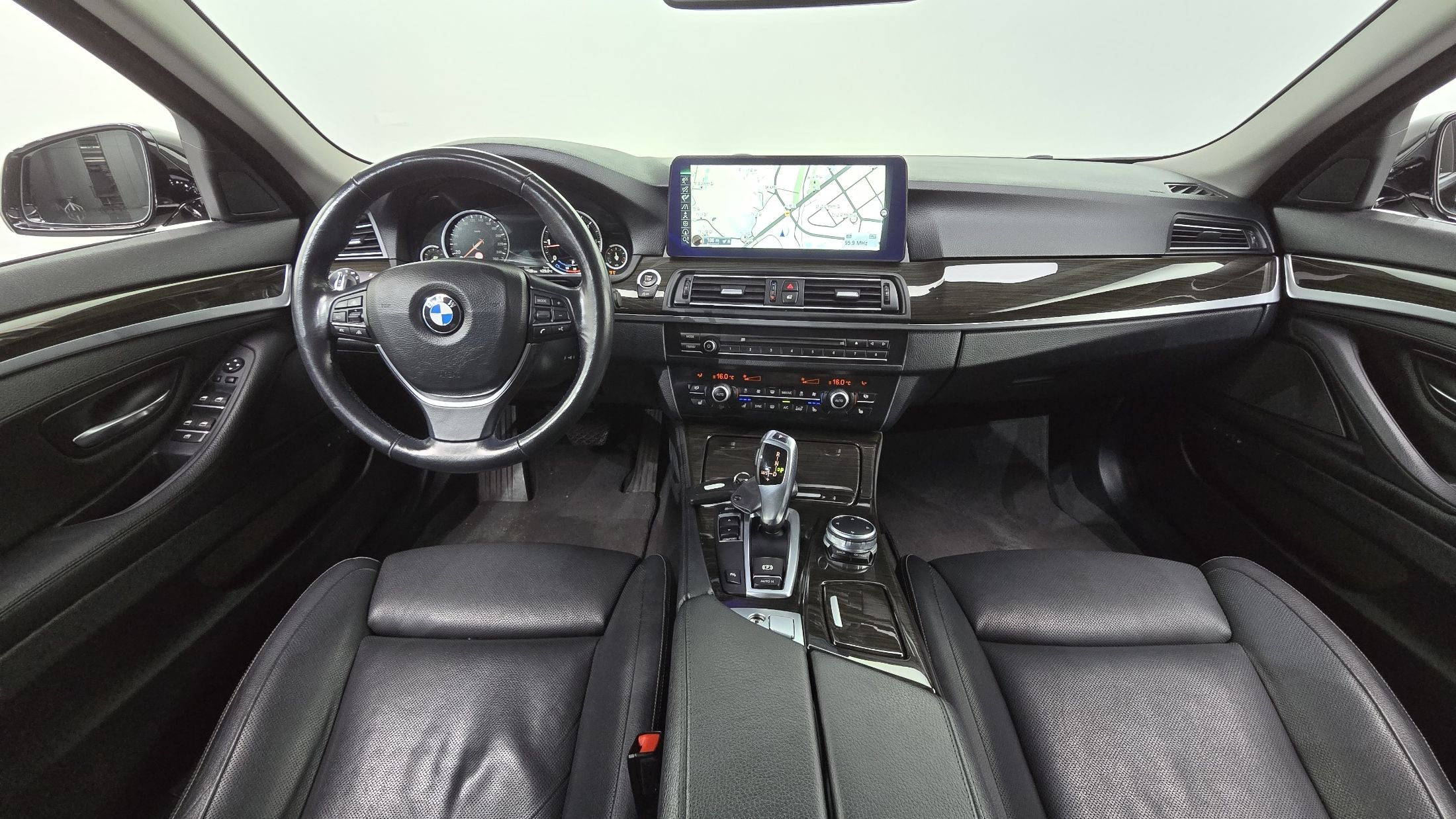 BMW 5-SERIES F10 2016