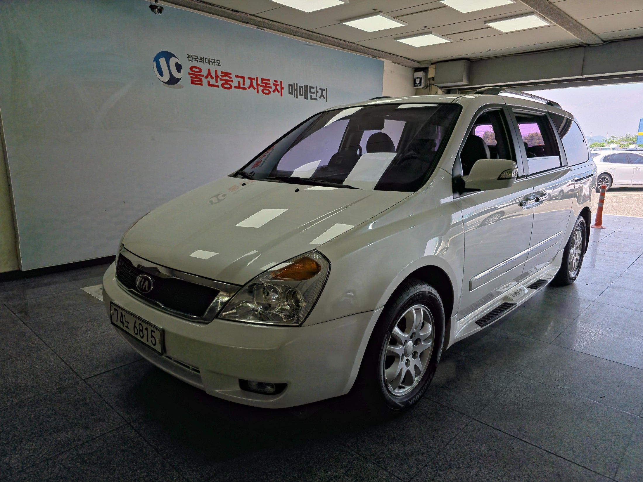 KIA CARNIVAL R