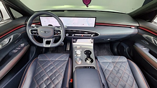 GENESIS GV70 2024