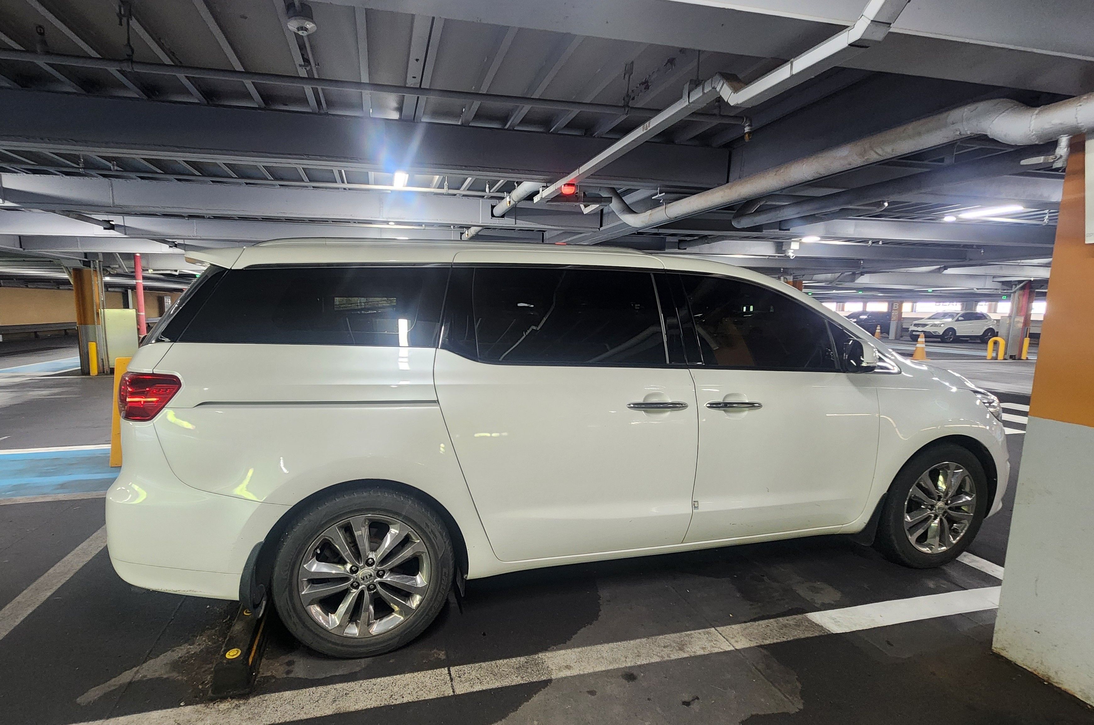 KIA CARNIVAL 2015