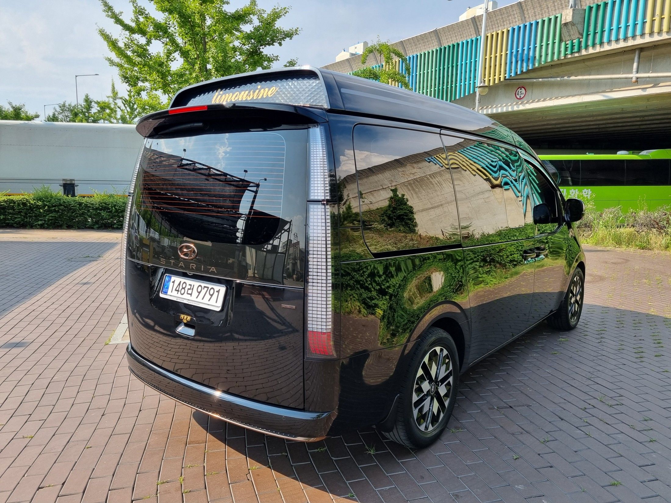 HYUNDAI STARIA 2023