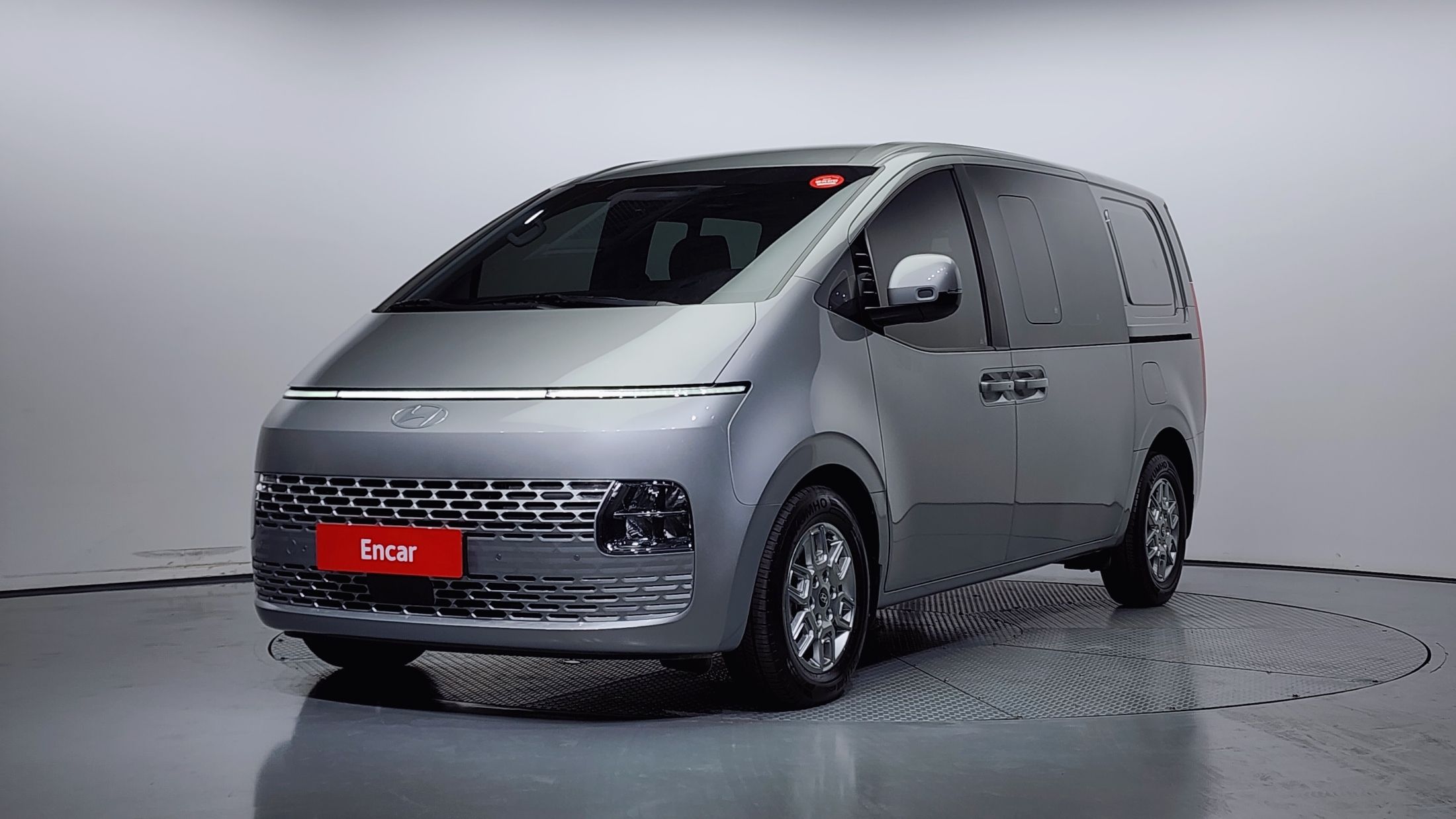 HYUNDAI STARIA 2024