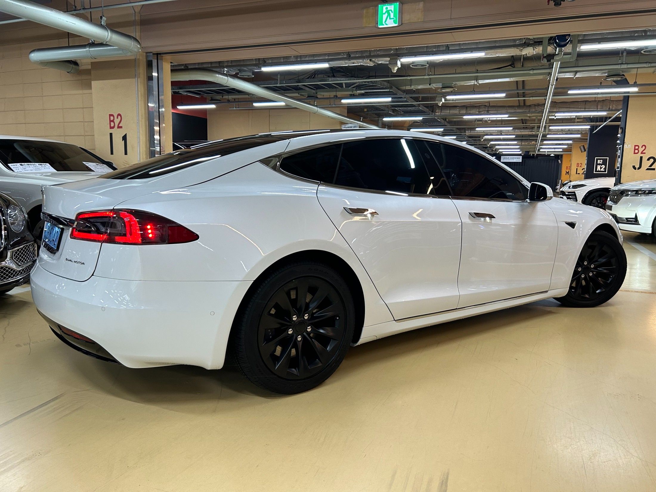 TESLA MODEL S