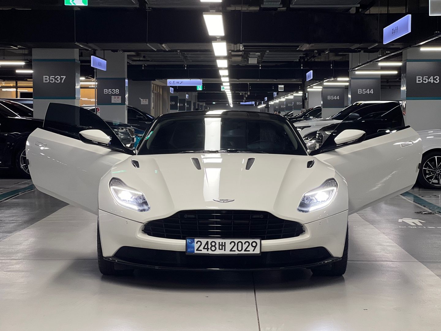 ASTON MARTIN DB11 2019
