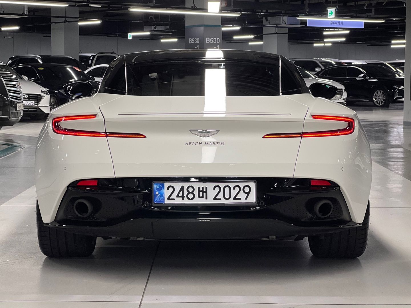 ASTON MARTIN DB11 2019