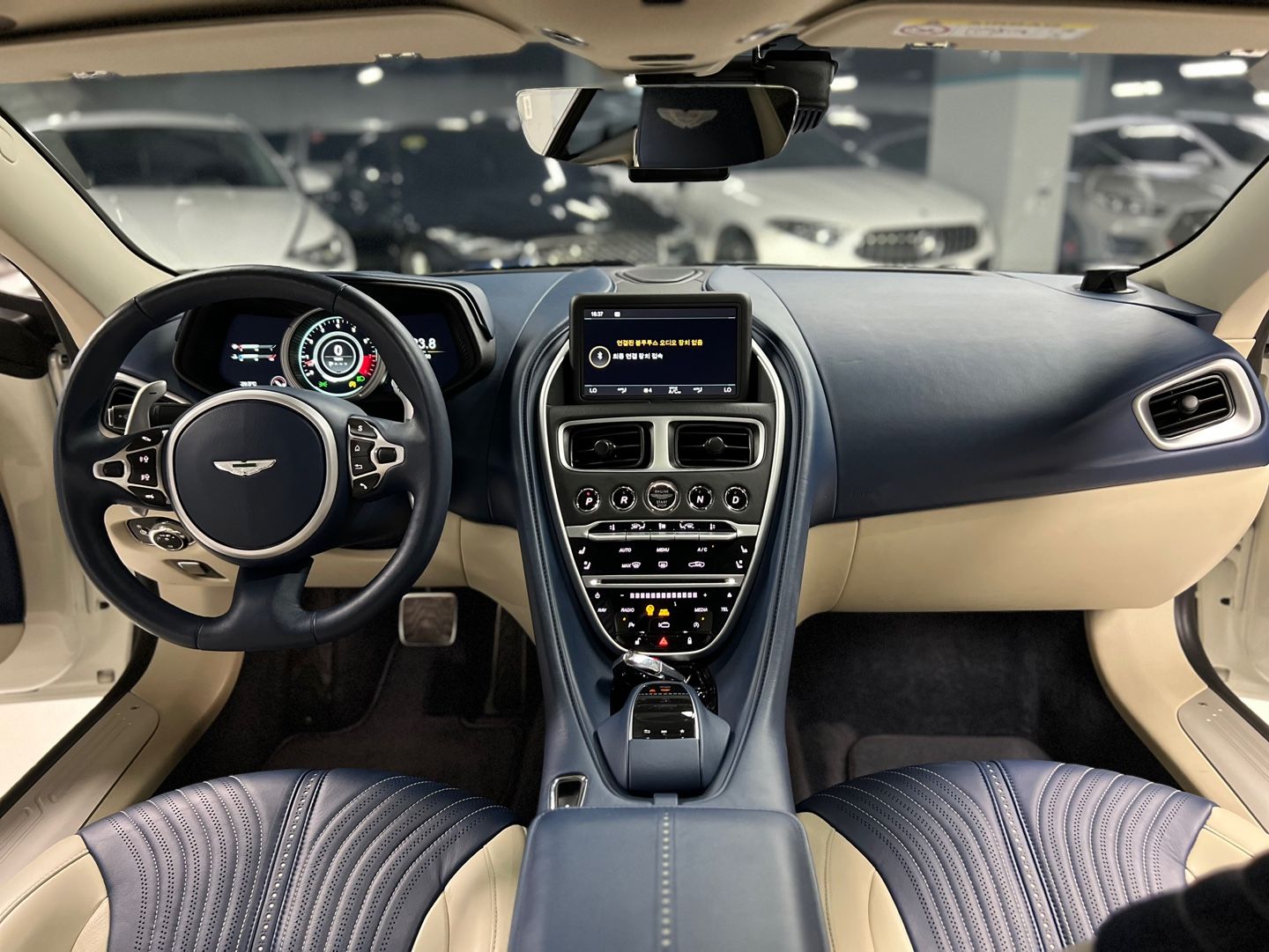 ASTON MARTIN DB11 2019