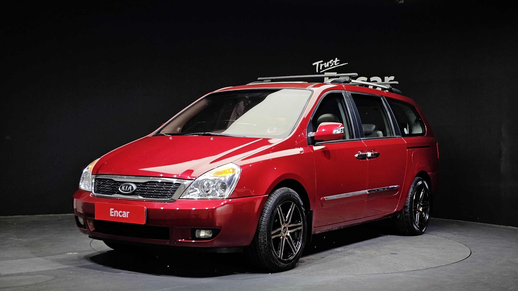KIA CARNIVAL R 2012