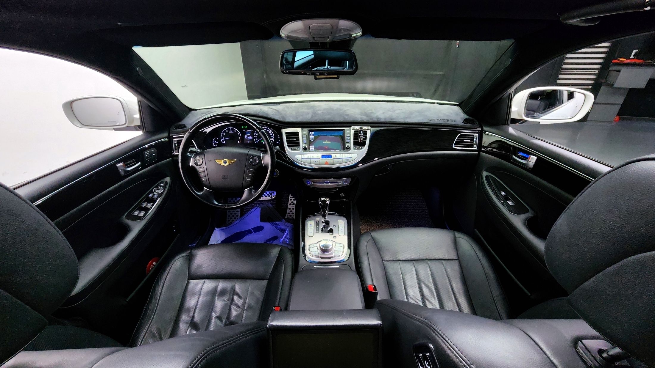HYUNDAI GENESIS 2011