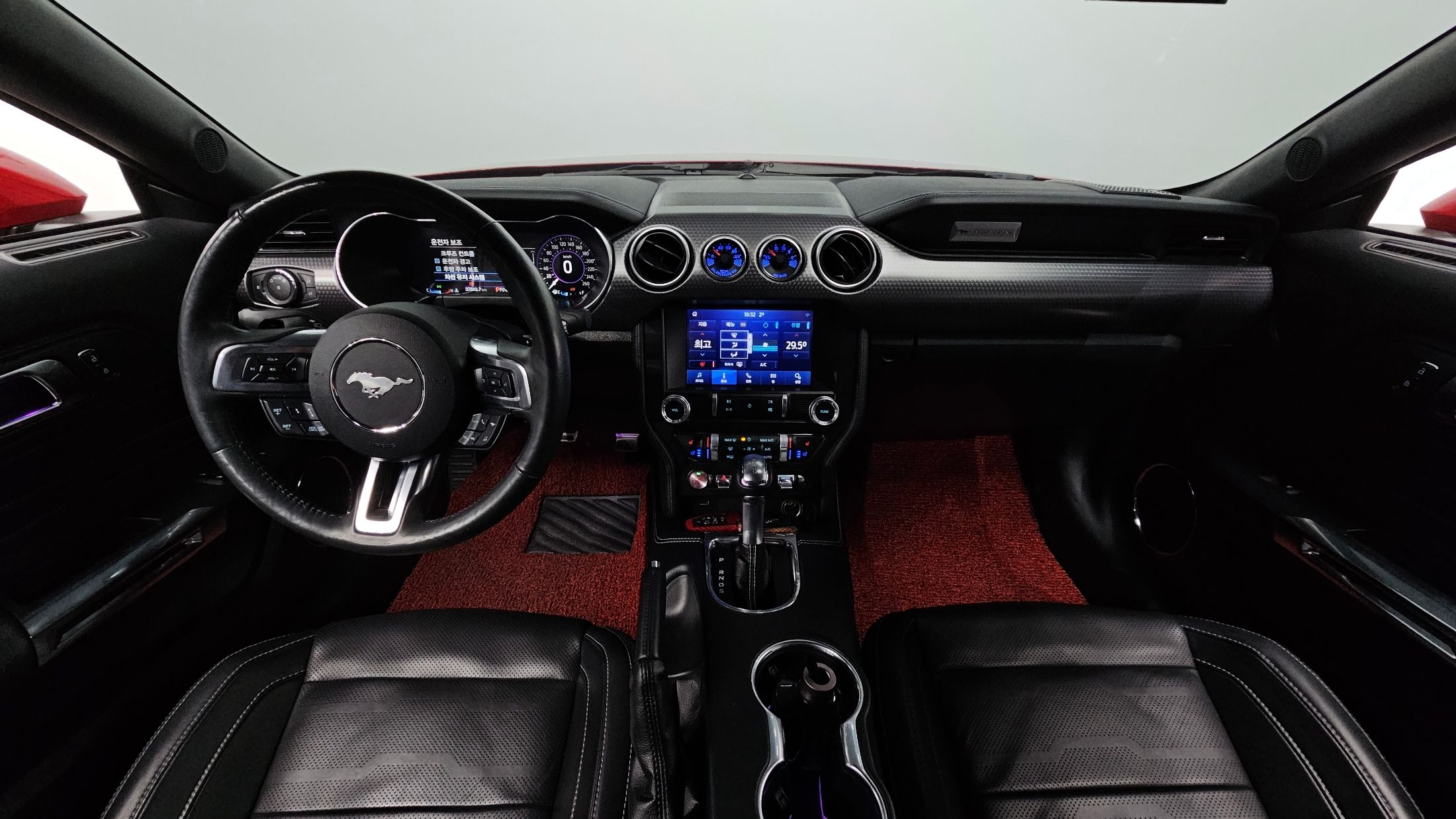 FORD MUSTANG