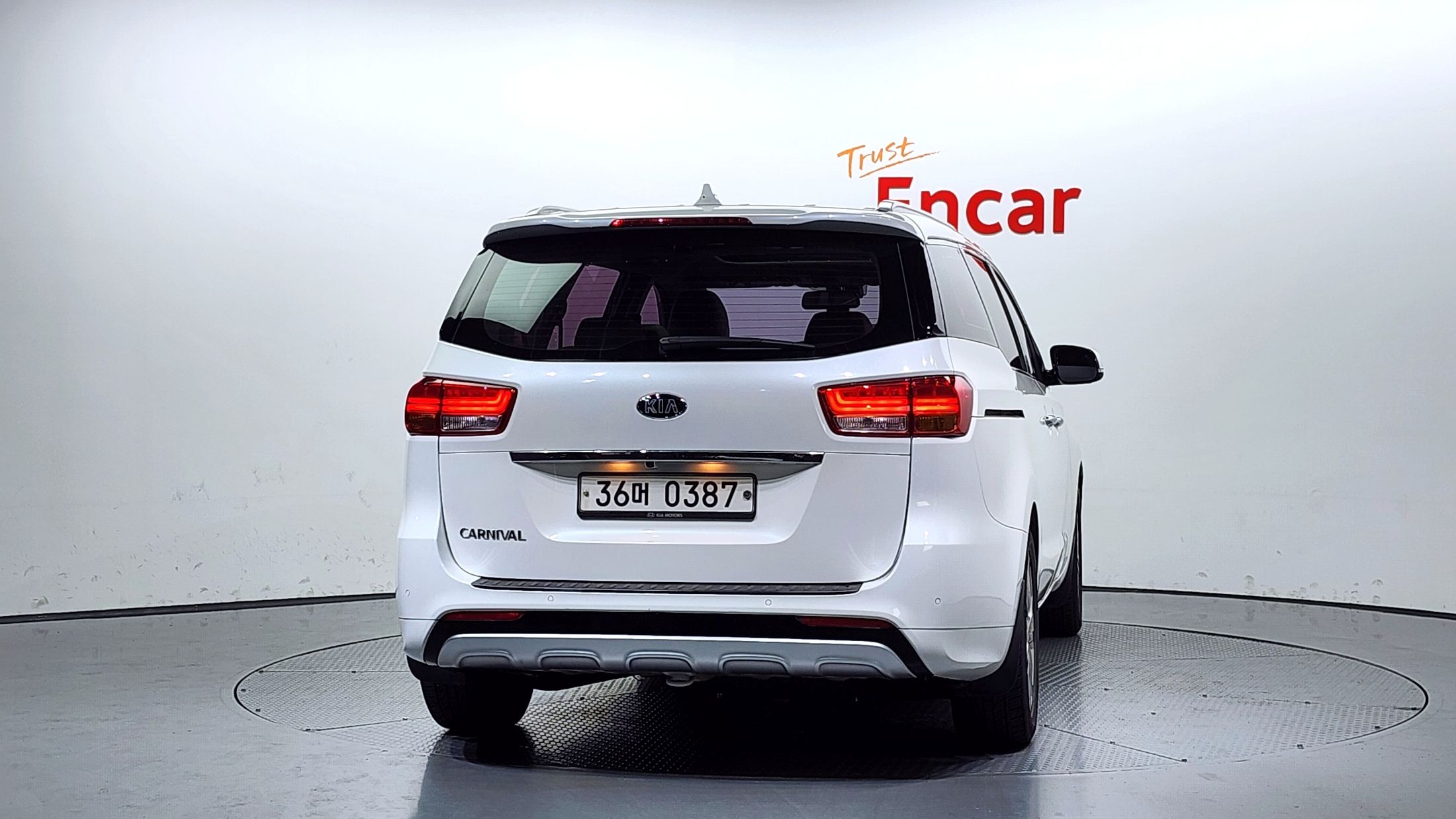 KIA CARNIVAL 2016