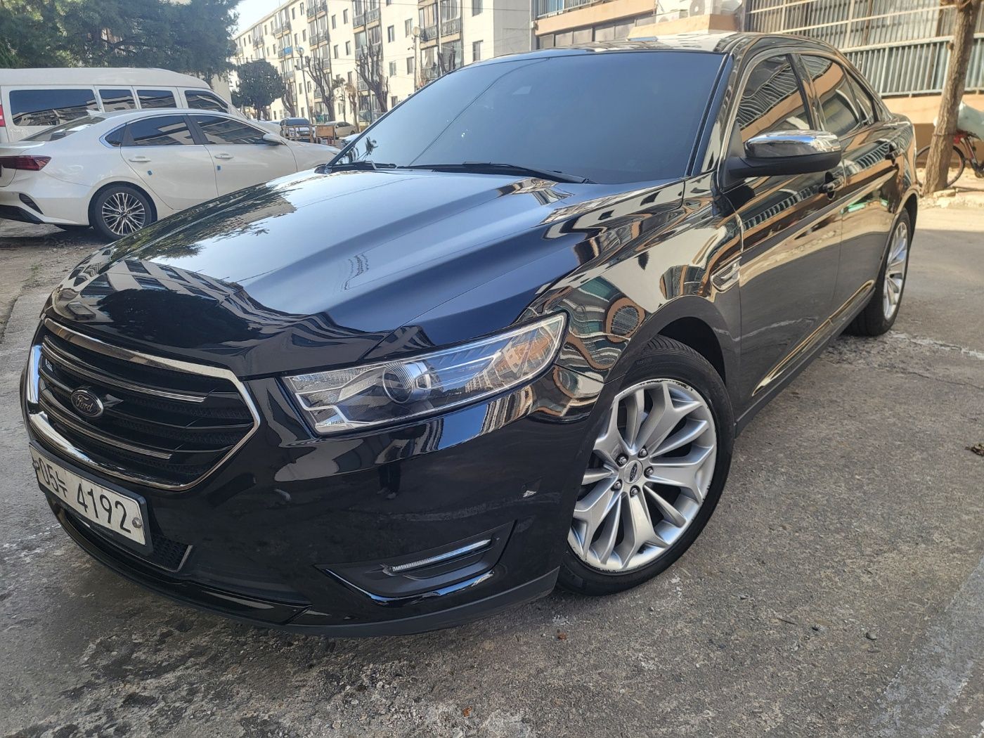 FORD TAURUS