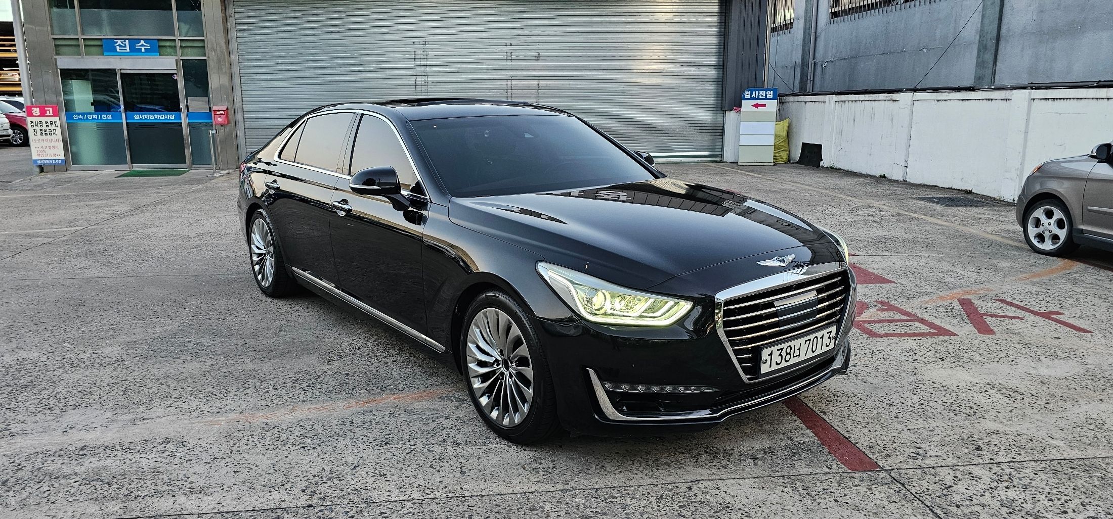 GENESIS EQ900 2016