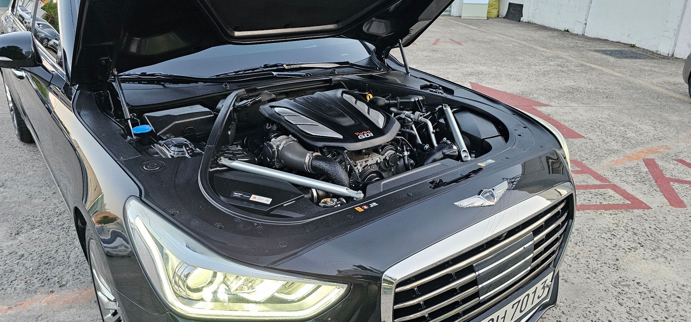 GENESIS EQ900 2016