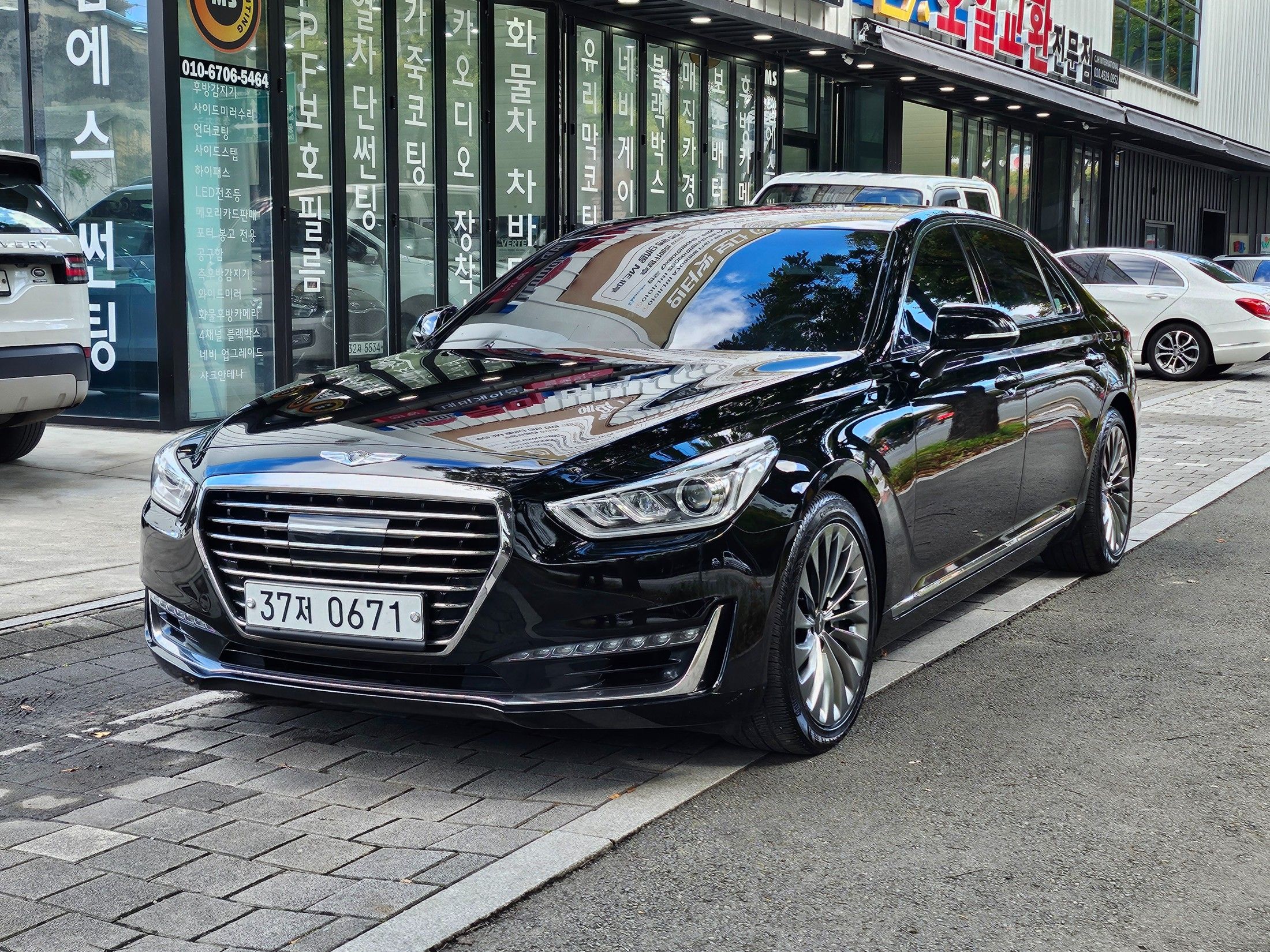GENESIS EQ900 2016