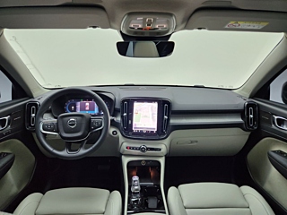 VOLVO XC40 2024