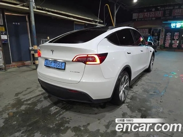 TESLA MODEL Y