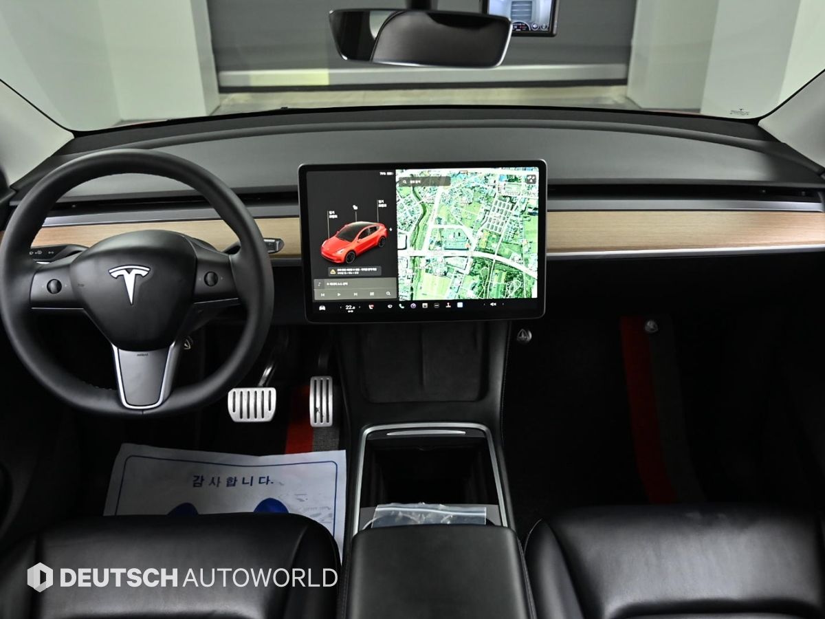 TESLA MODEL Y