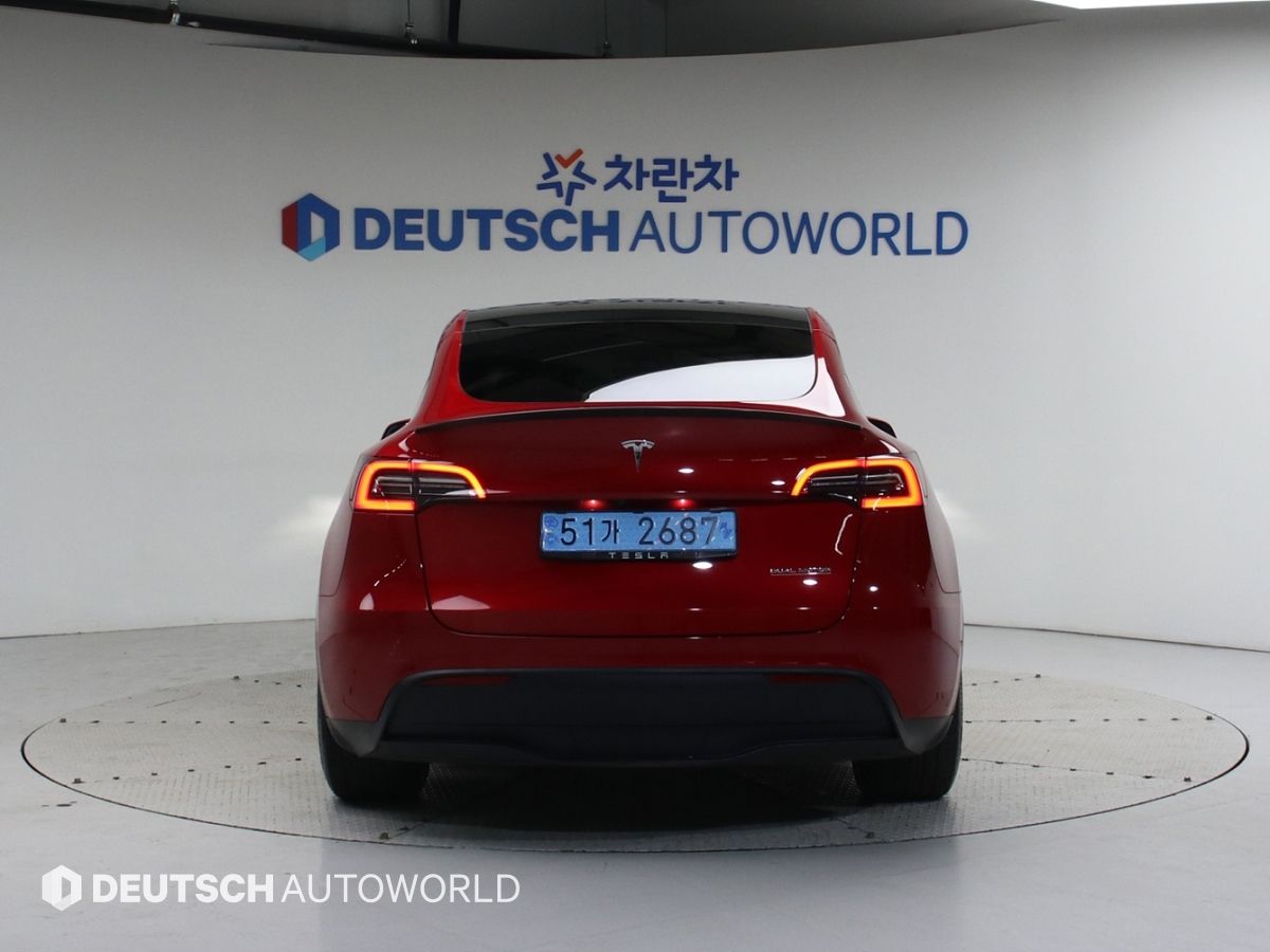 TESLA MODEL Y