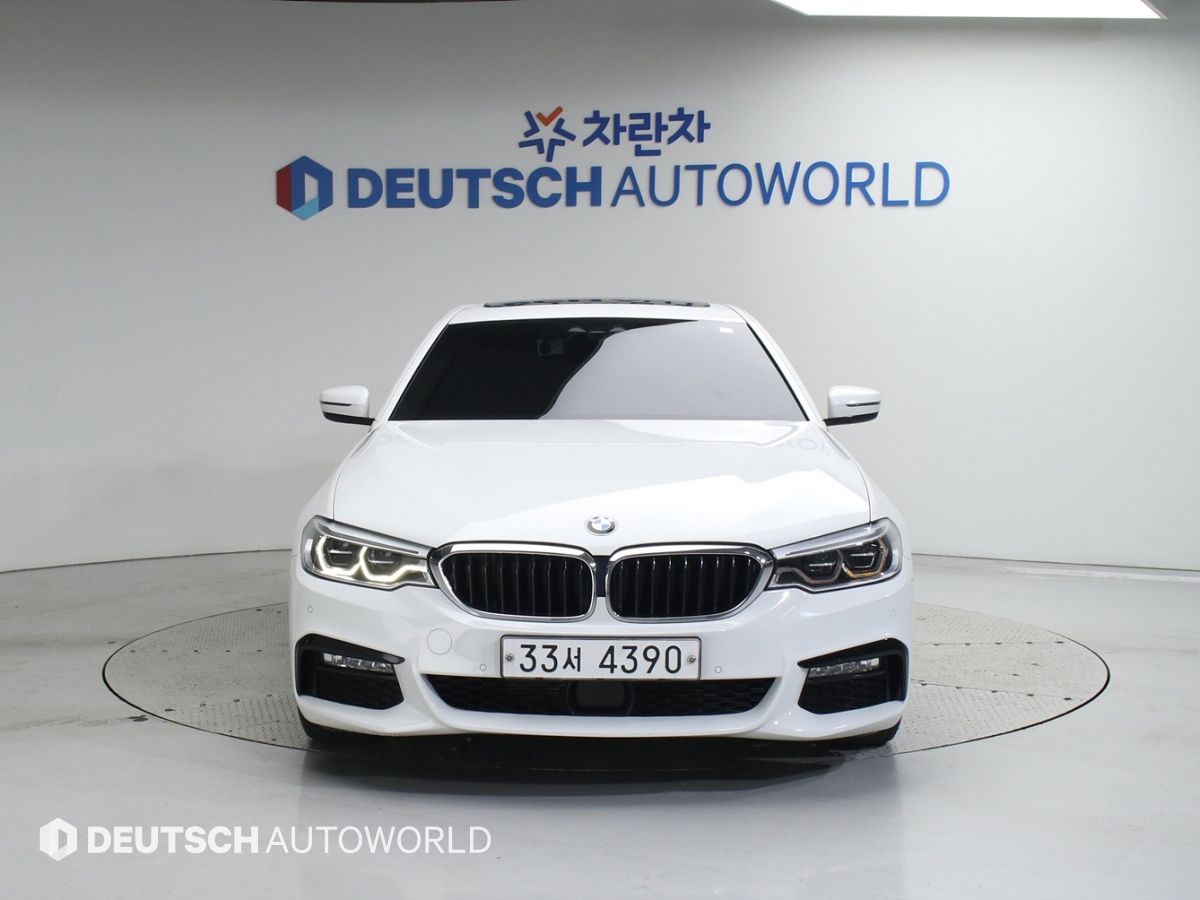 BMW 5-SERIES G30 2017