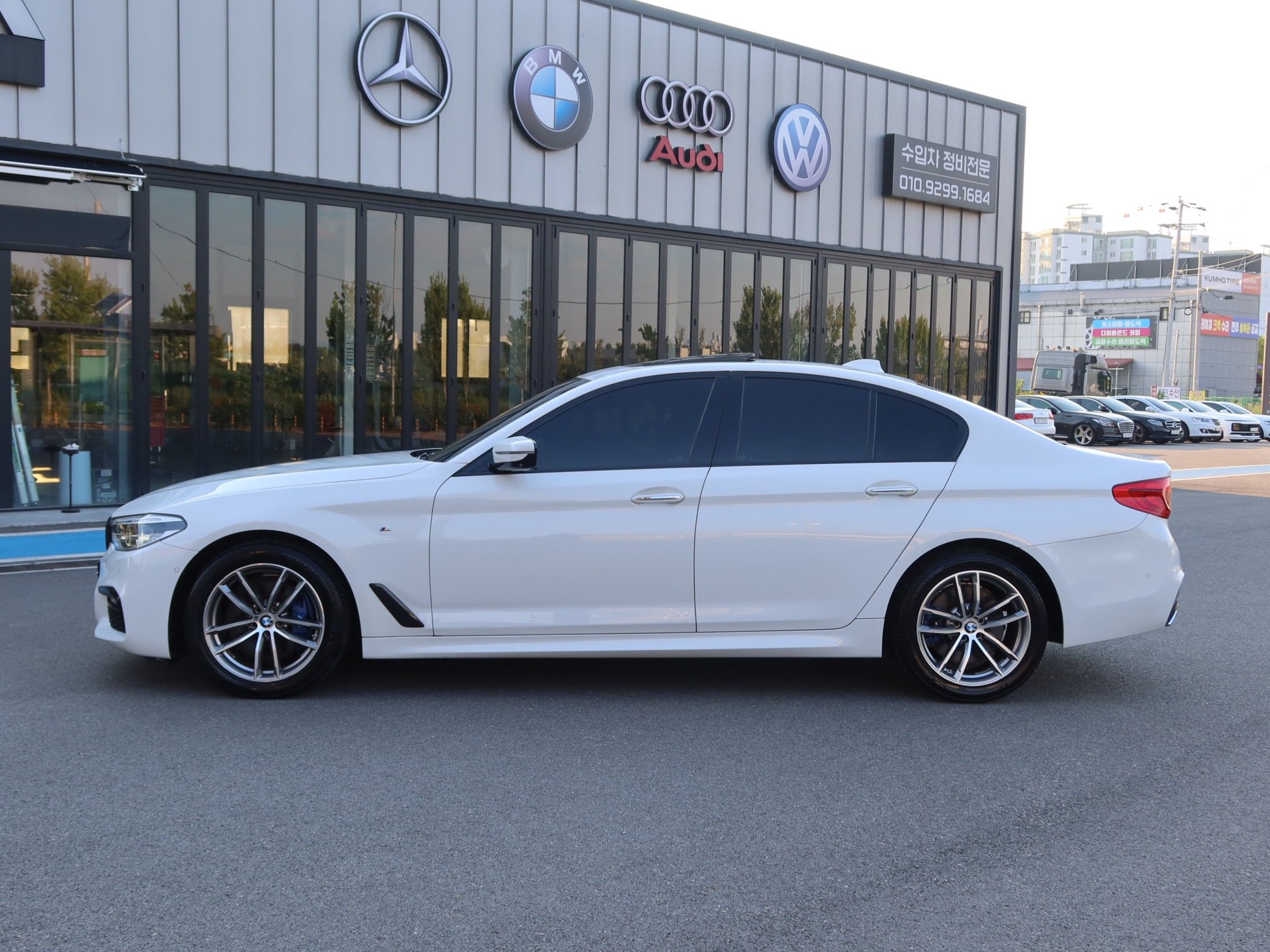 BMW 5-SERIES G30 2017