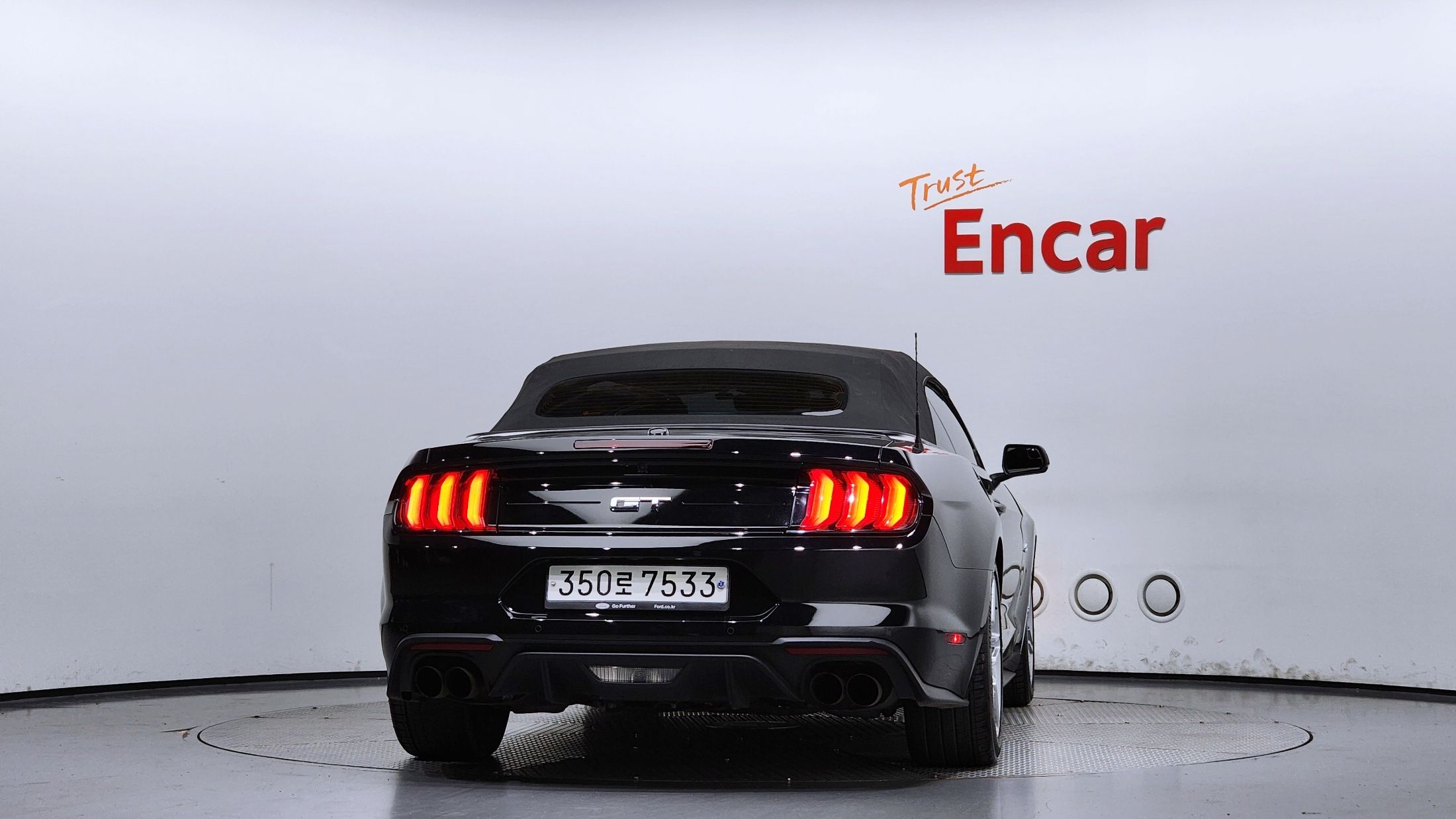 FORD MUSTANG