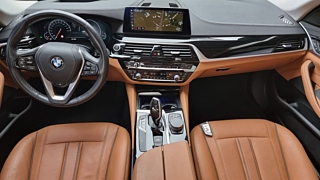 BMW 5-SERIES G30 2019