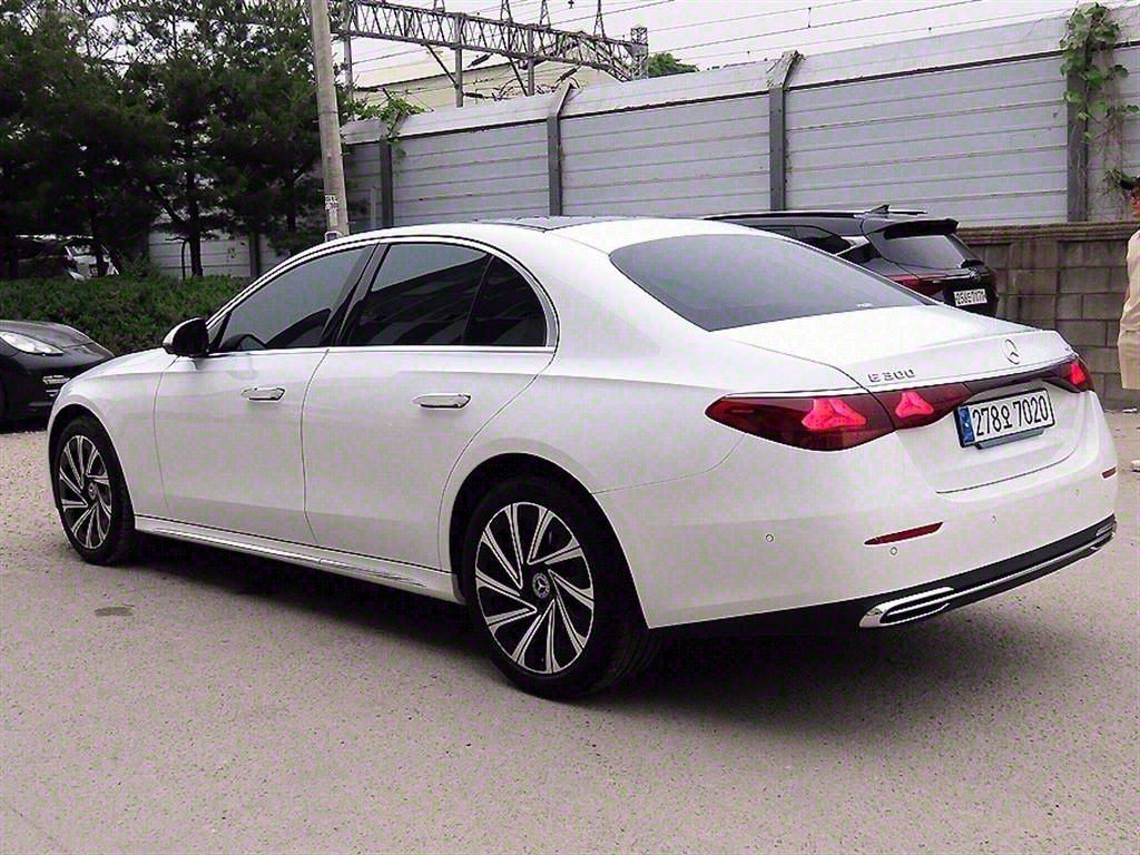 MERCEDES BENZ E-CLASS W214 2024