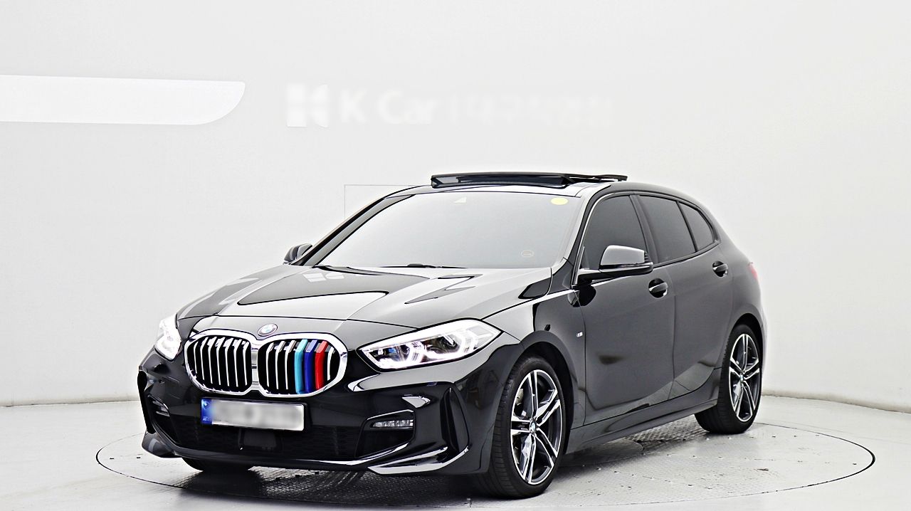 BMW 1-SERIES F40 2023