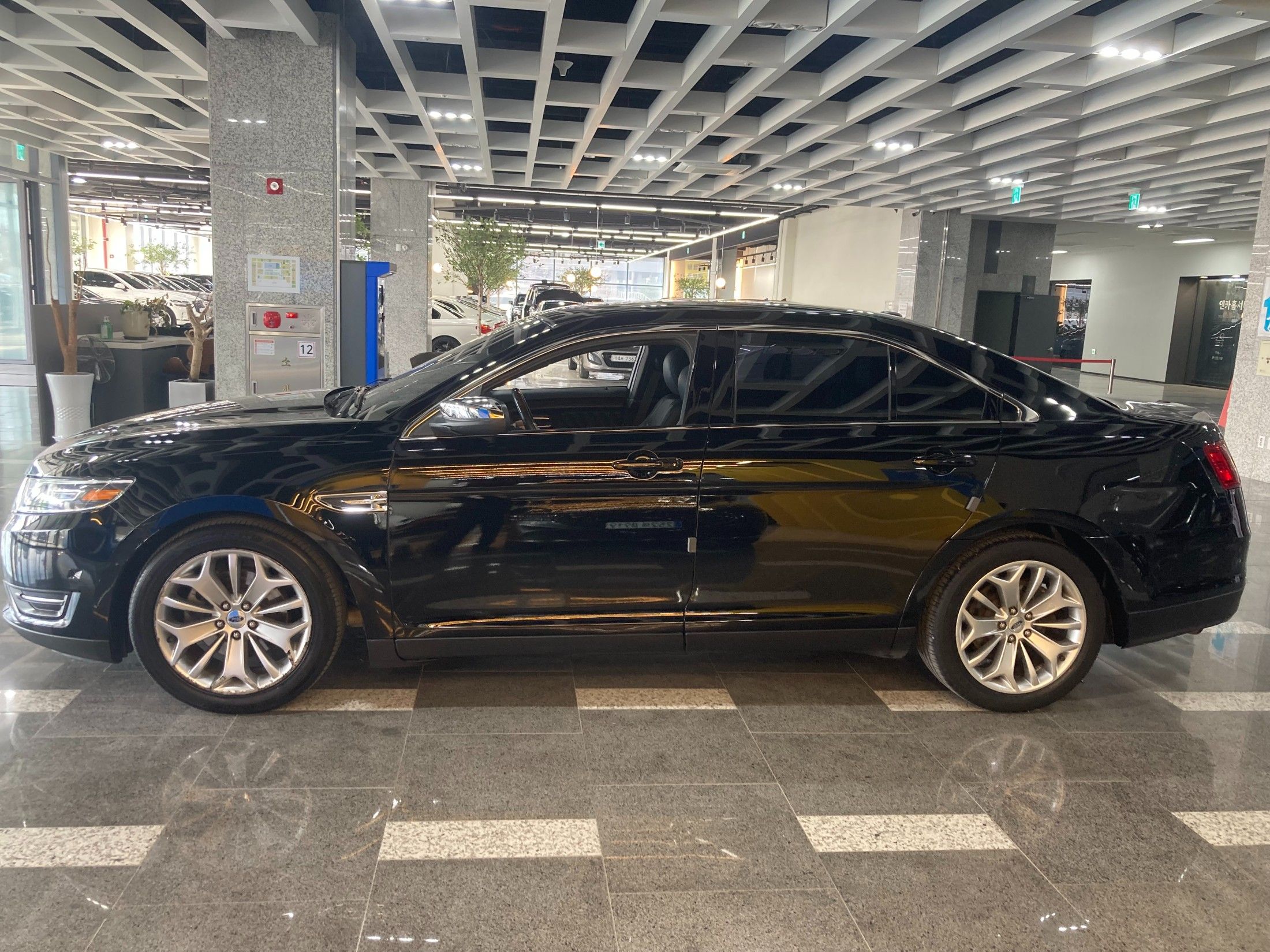 FORD TAURUS