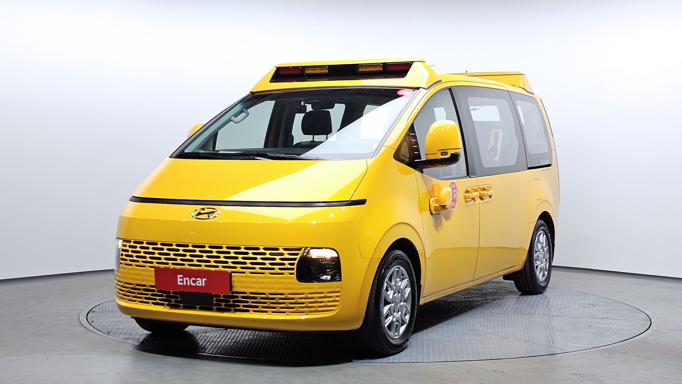 HYUNDAI STARIA 2023