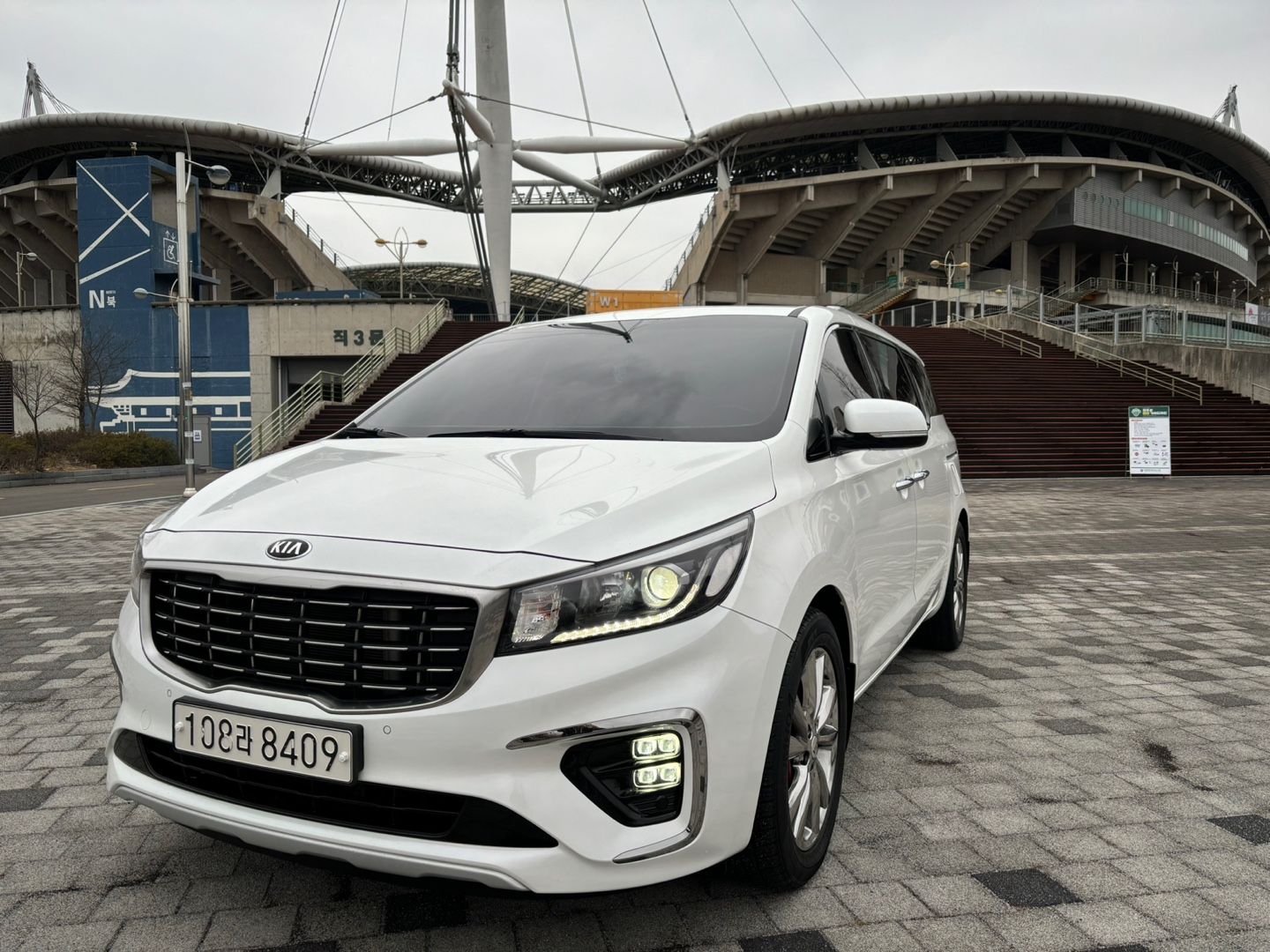 KIA CARNIVAL