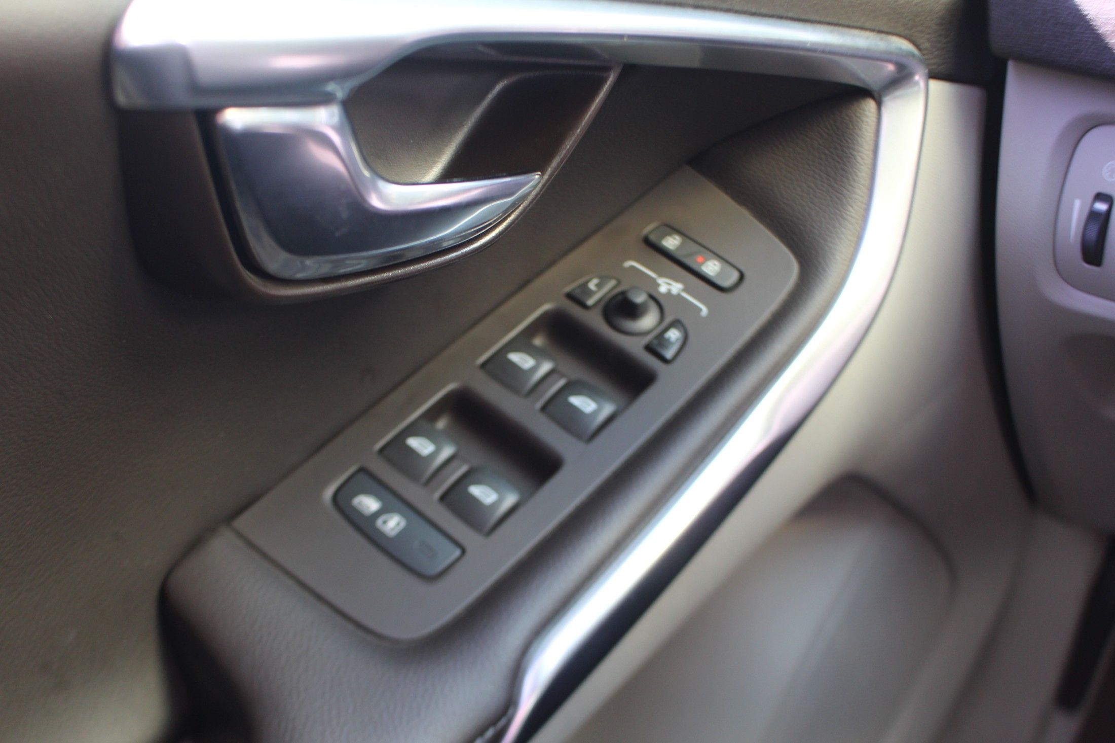 VOLVO V40 2015