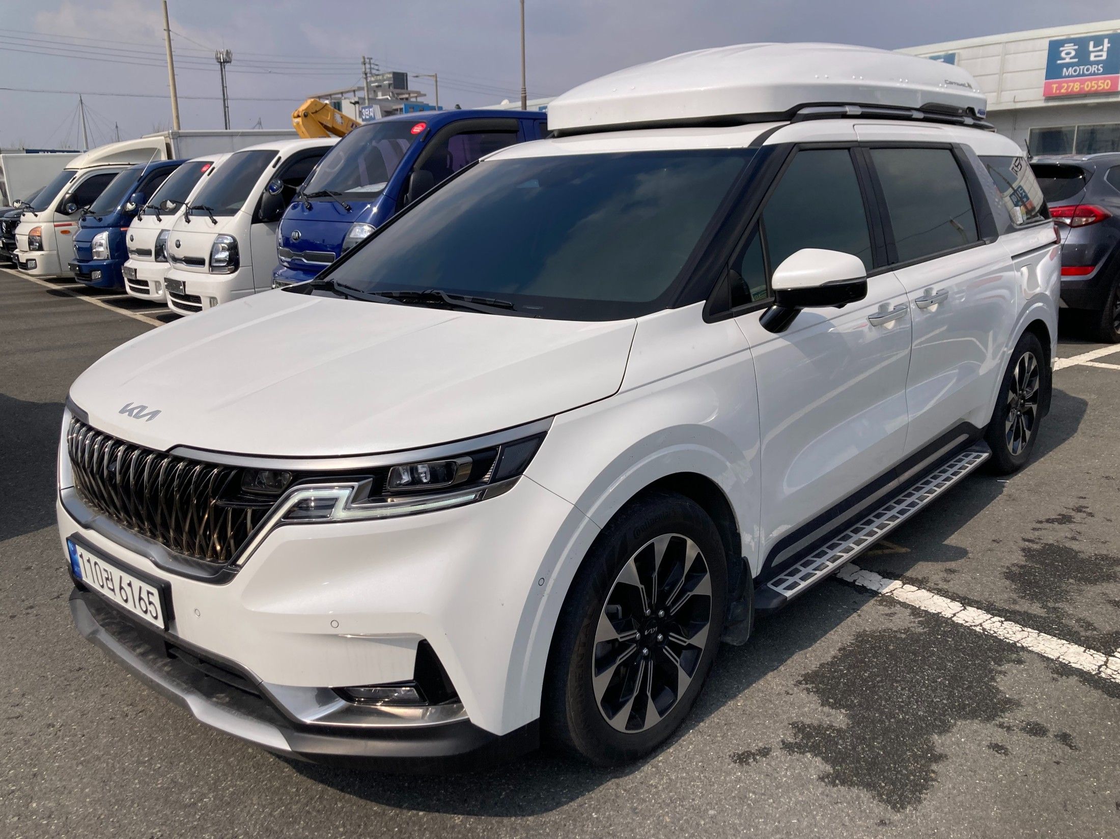 KIA CARNIVAL