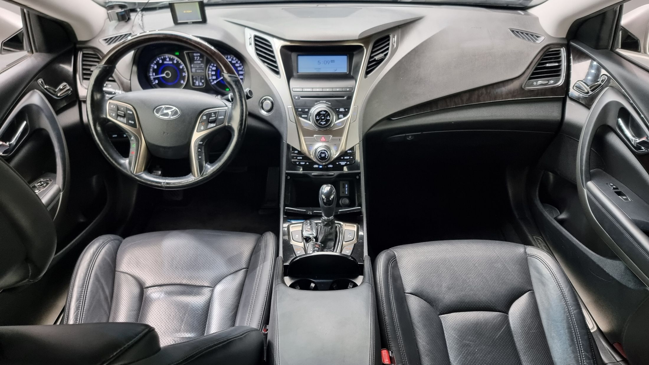 HYUNDAI GRANDEUR HG 2012