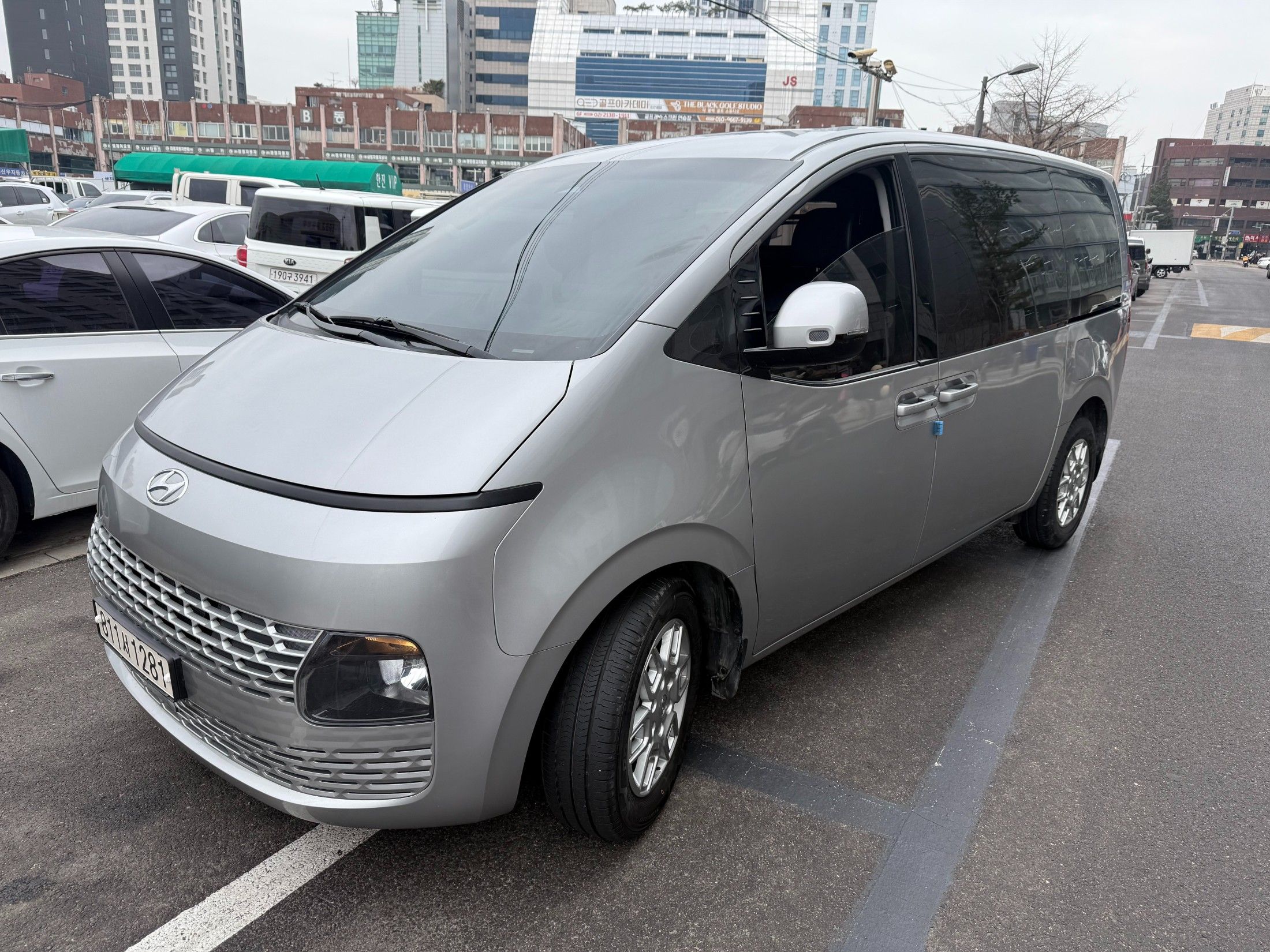 HYUNDAI STARIA