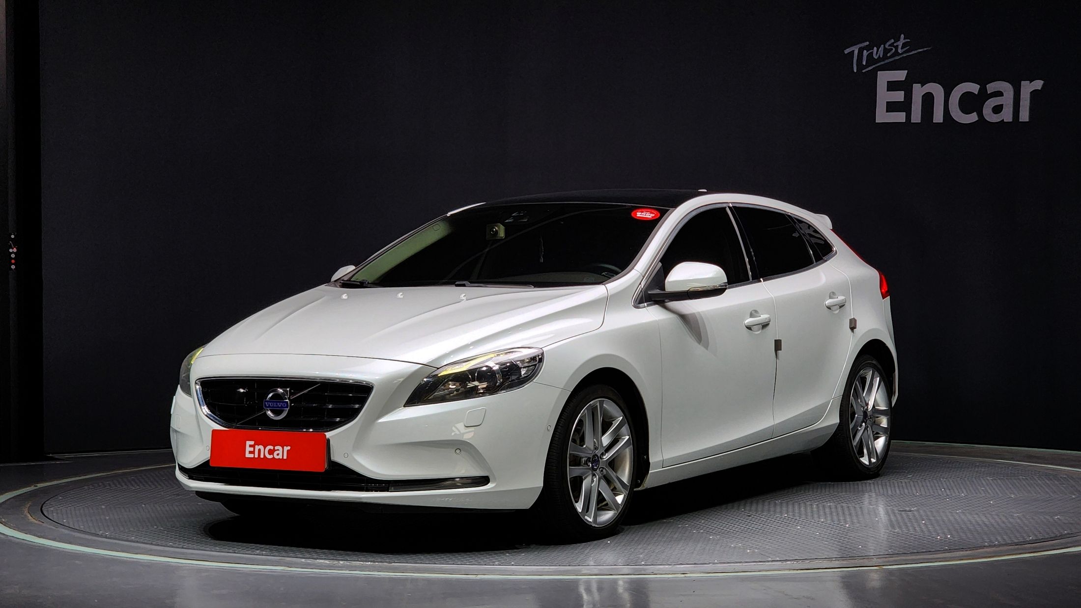 VOLVO V40 2015