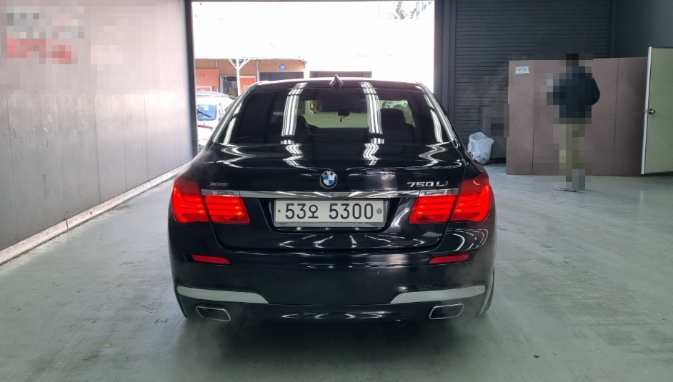 BMW 7-SERIES F01 2011