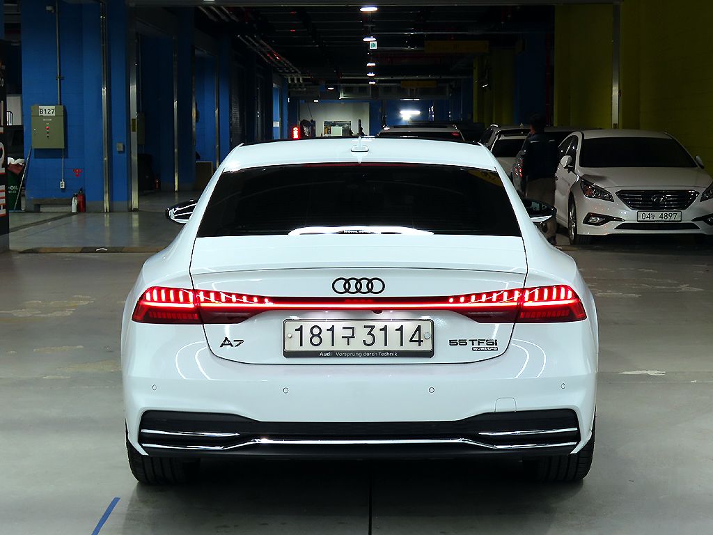 AUDI A7 4K 2020