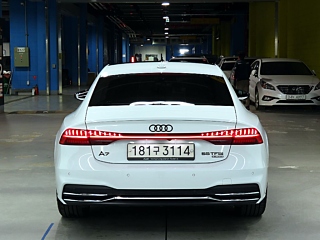 AUDI A7 4K 2020