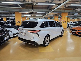 TOYOTA SIENNA 2023