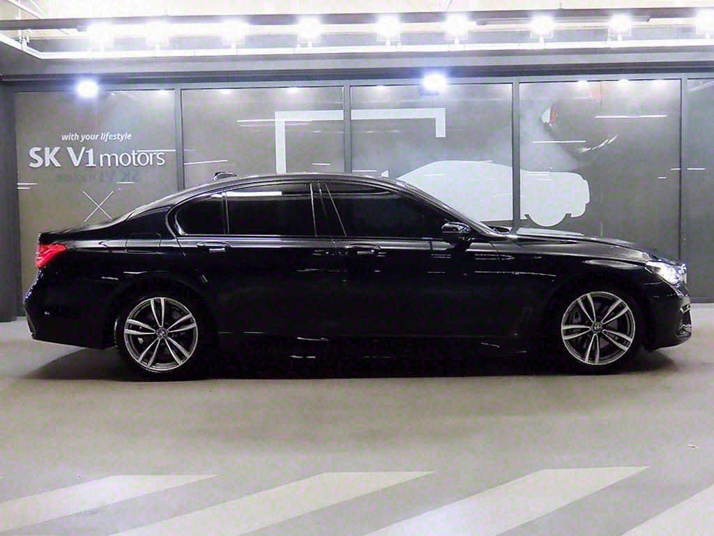 BMW 7-SERIES G11 2018