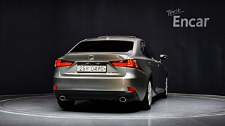 LEXUS IS200T 2016