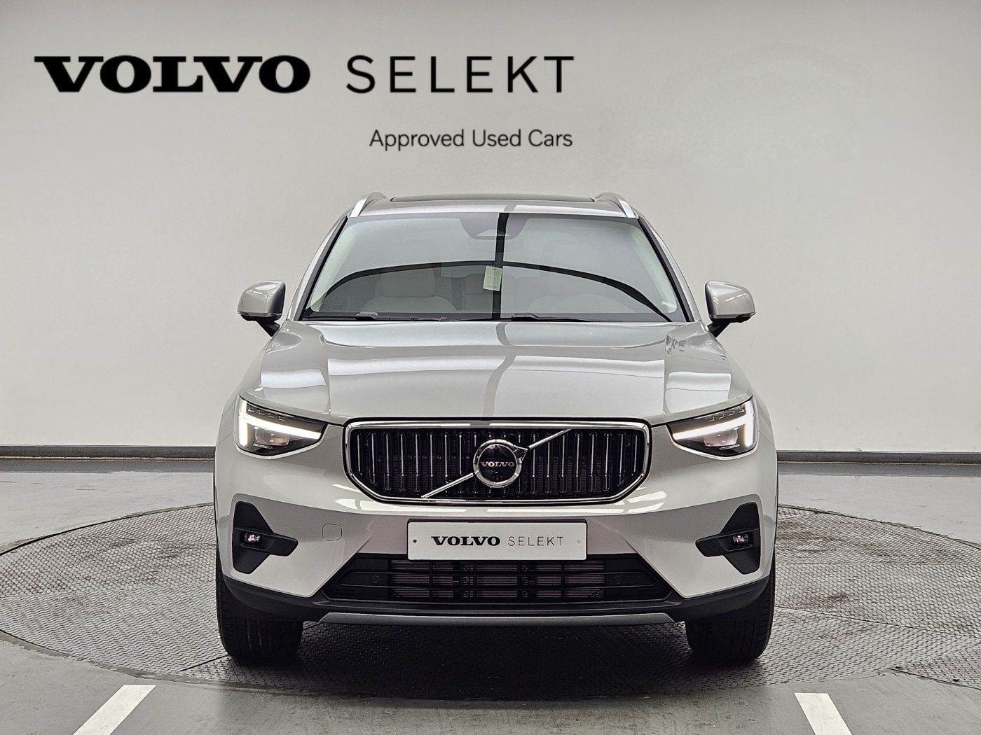 VOLVO XC40 2024